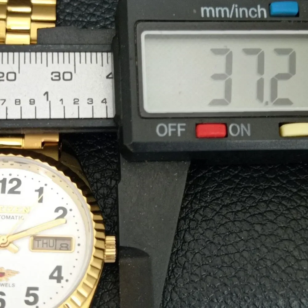 Vintage 1976 Citizen Automatic Mens Gold Watch W/daydate & White accents